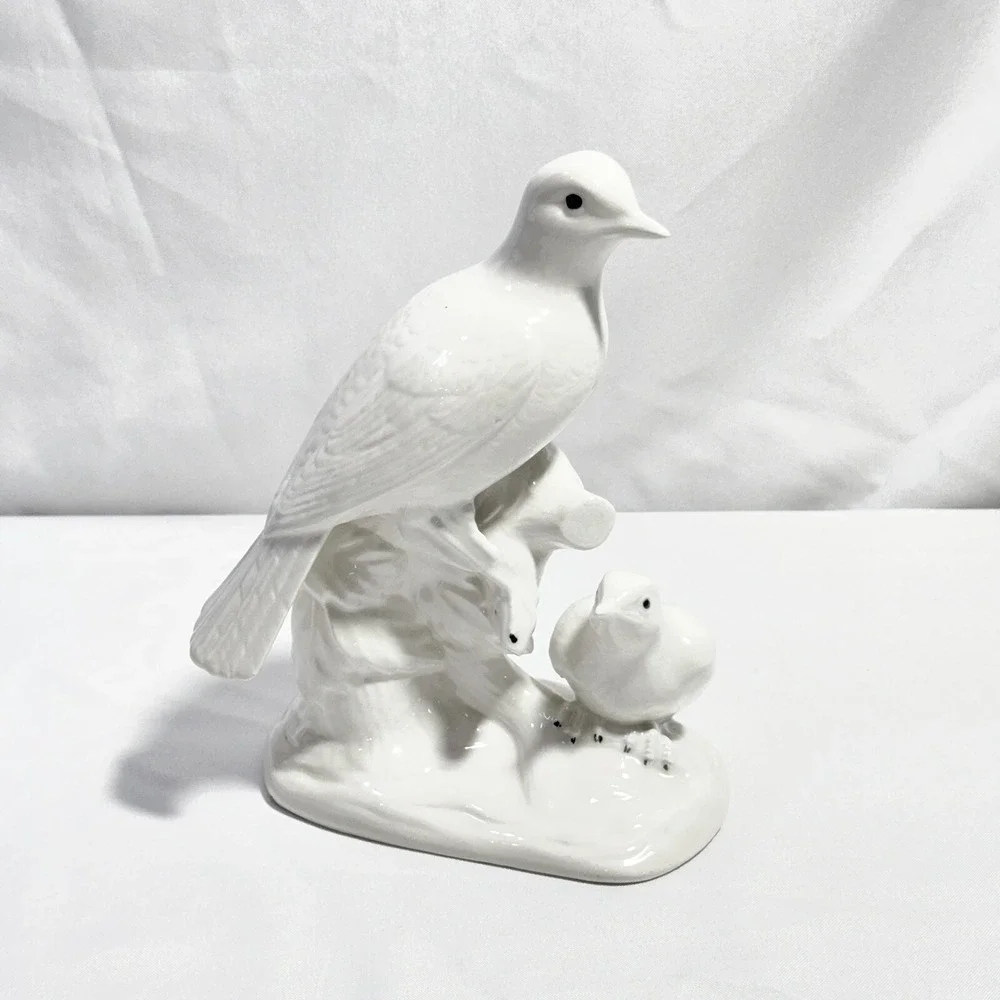 Vintage 1970's Holland Mold Ceramic Robin Bird & Baby Fledging (8 1/4
